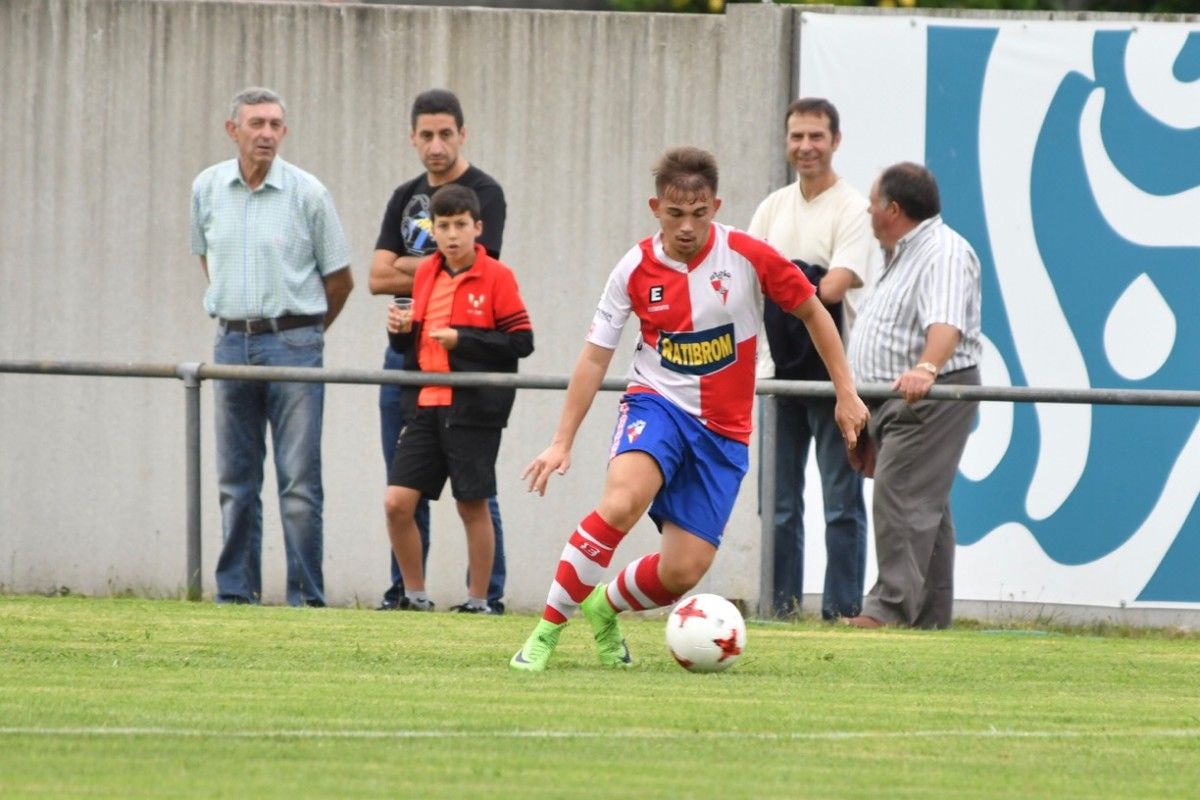 Un momento dun partido do Arosa en pretemporada
