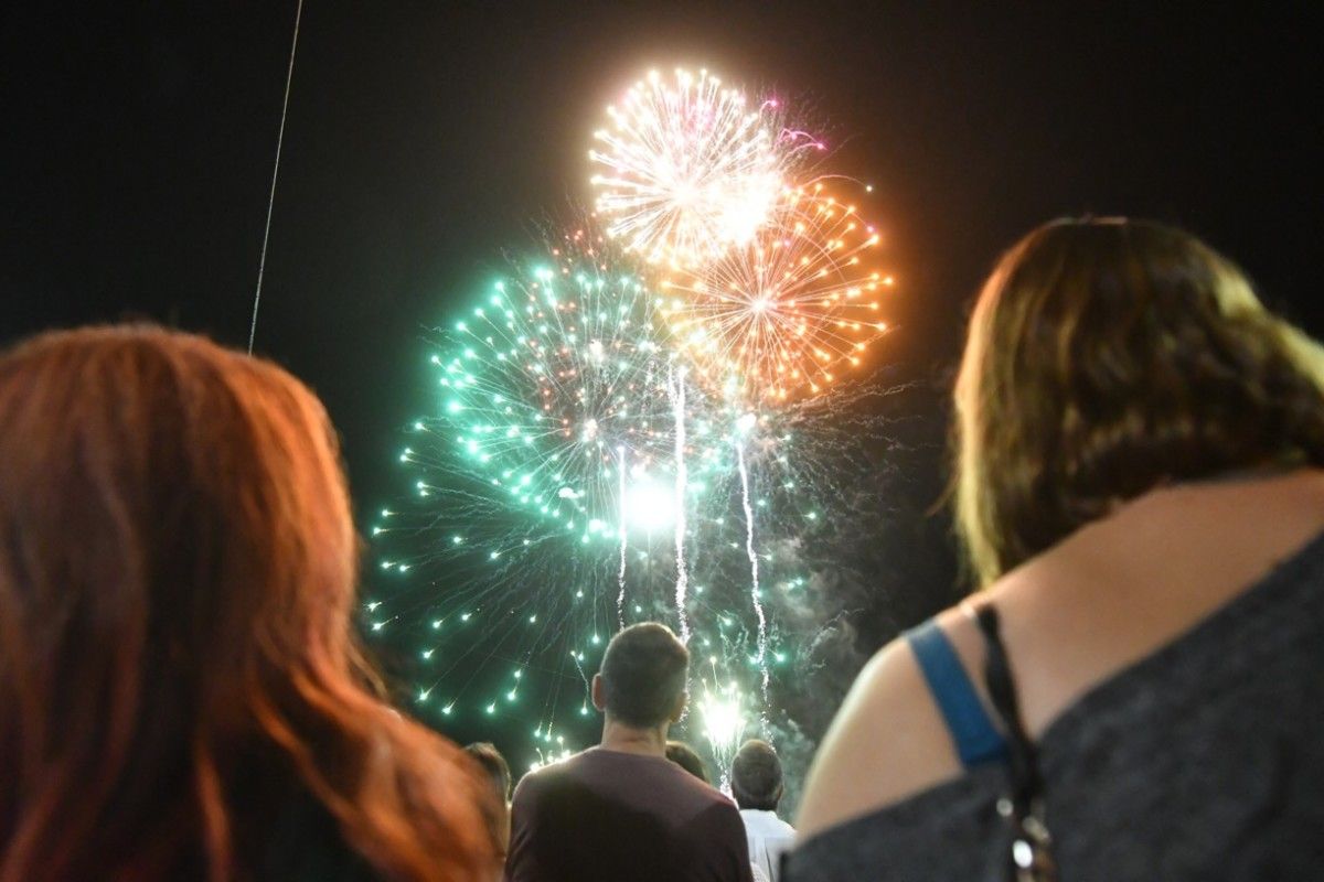 Fuegos de artificio para despedir las Festas da Peregrina 2017