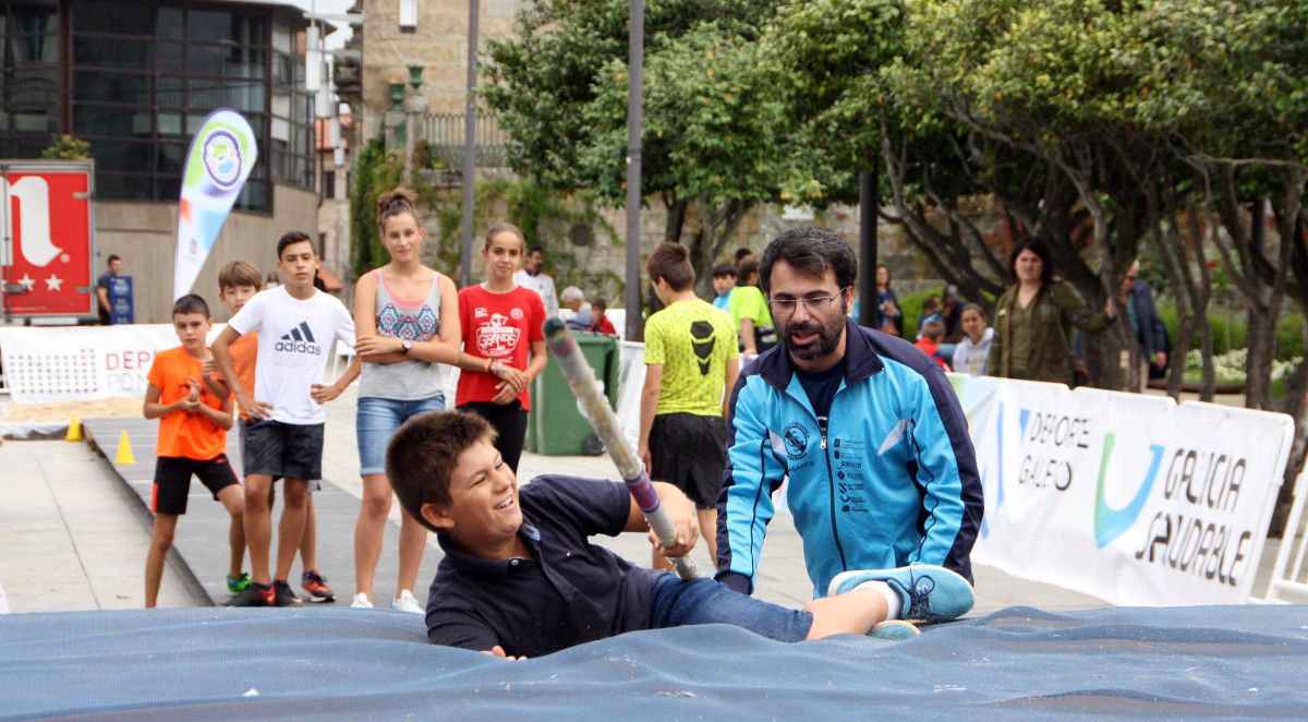 Actividade Saltar na Rúa organizada pola Gimnástica 