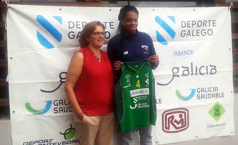 Mayte Méndez e Chantel Charles na presentación da xogadora co Arxil