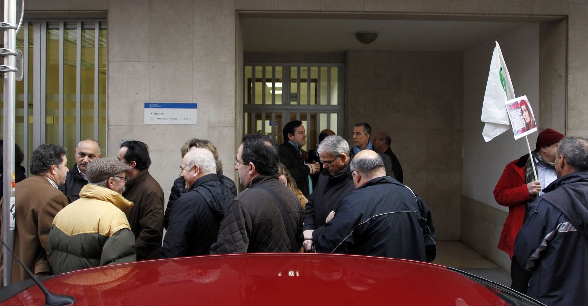 Concentración político sindical ás portas do Xulgado Contencioso Administrativo