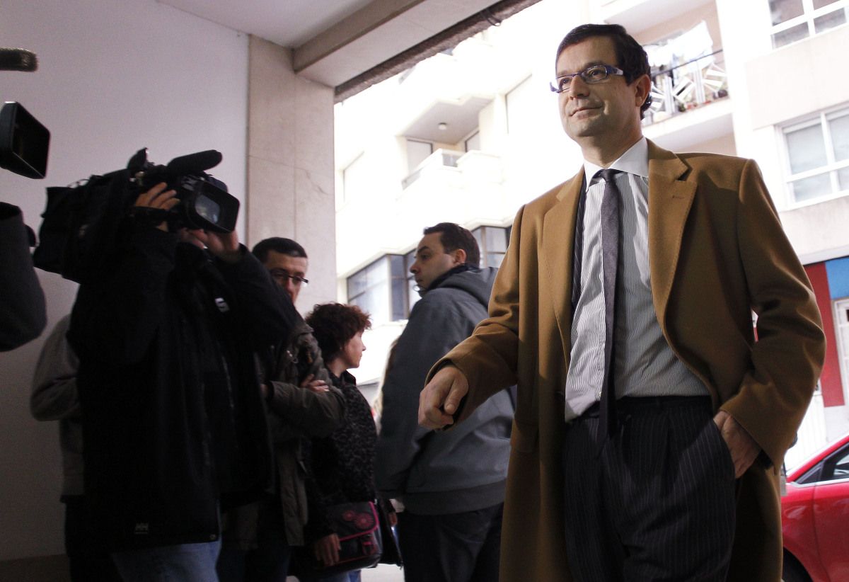 Juan José Vázquez-Portomeñe, avogado do Estado, entrando no xulgado