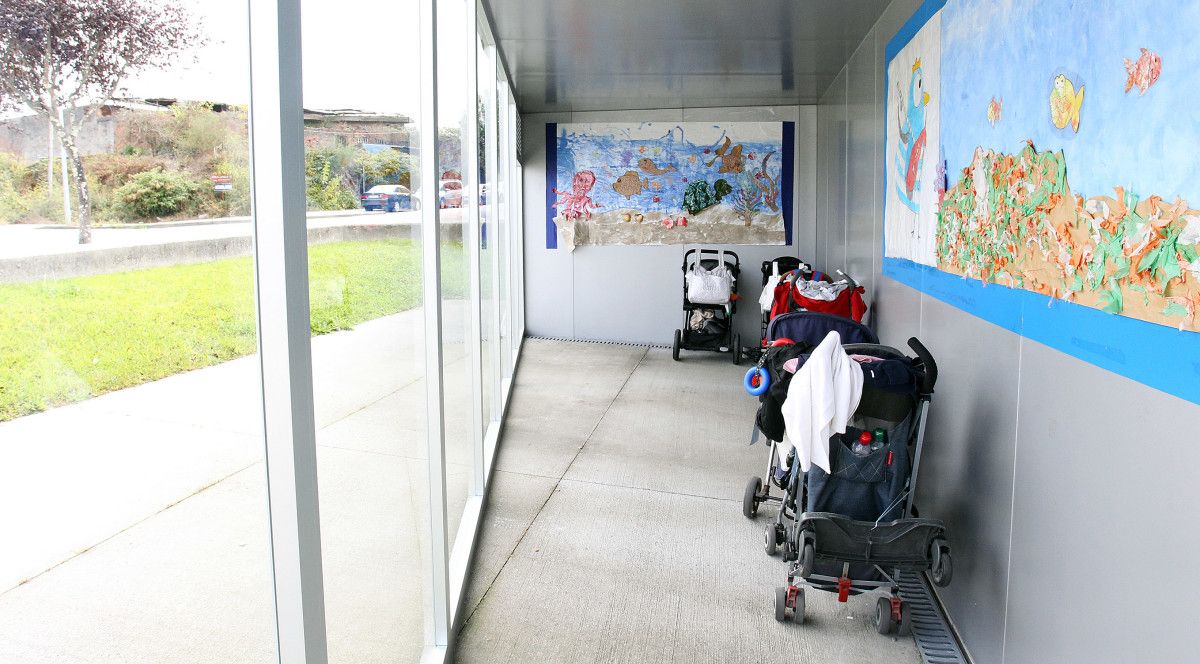 Escuela Infantil de A Parda frente al espacio donde se proyecta una residencia privada para mayores