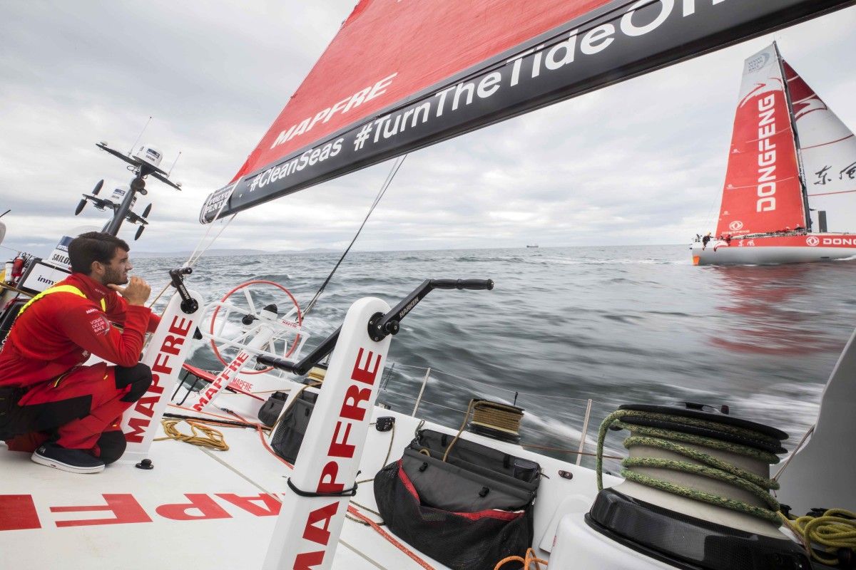 El Mapfre y el Dongfeng de la Volvo Ocean Race entrenando en aguas de Sanxenxo