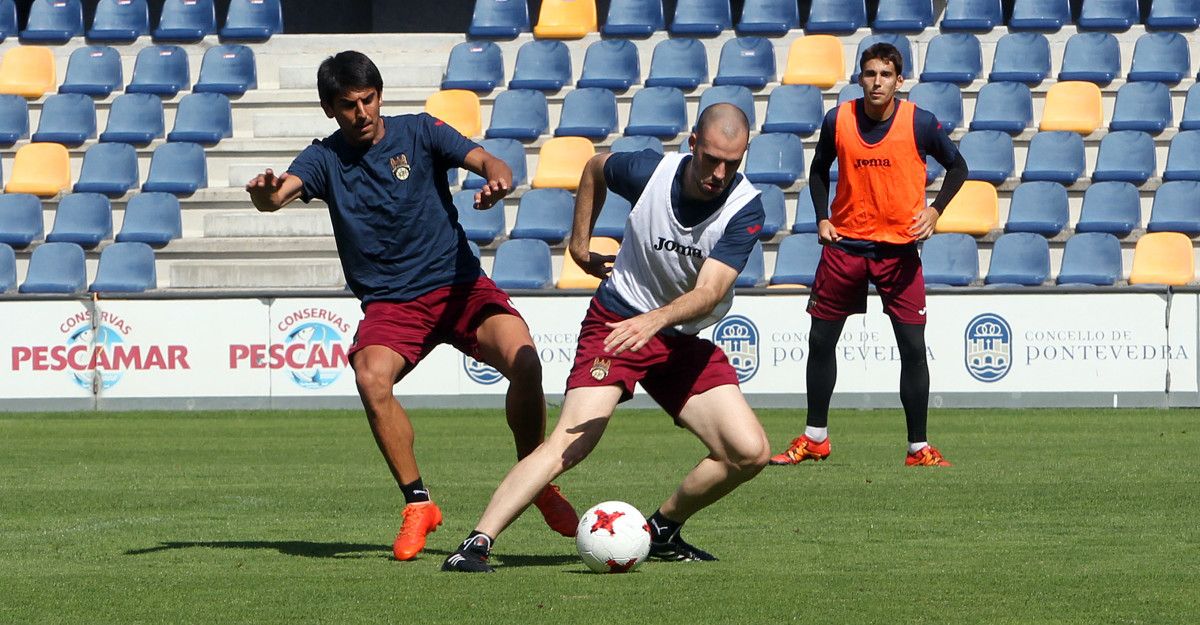 Entrenamiento del Pontevedra en Pasarón