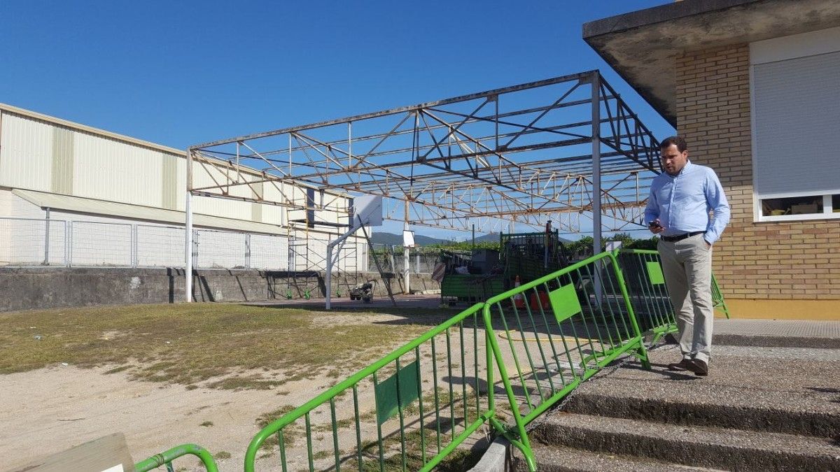 Renovación da cuberta do patio exterior do colexio de Tenorio