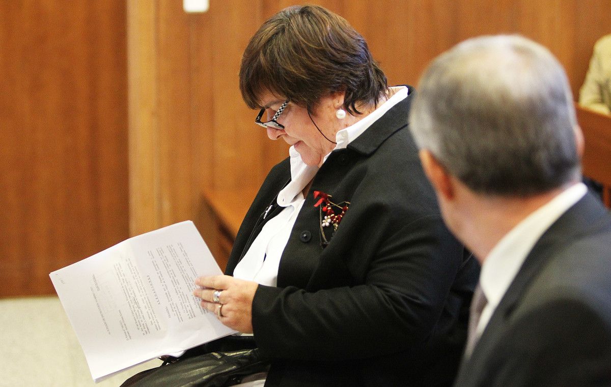 Charo Lorenzo y Gómez Rivera, en el banquillo de los acusados del Juzgado de lo Penal 1 de Pontevedra