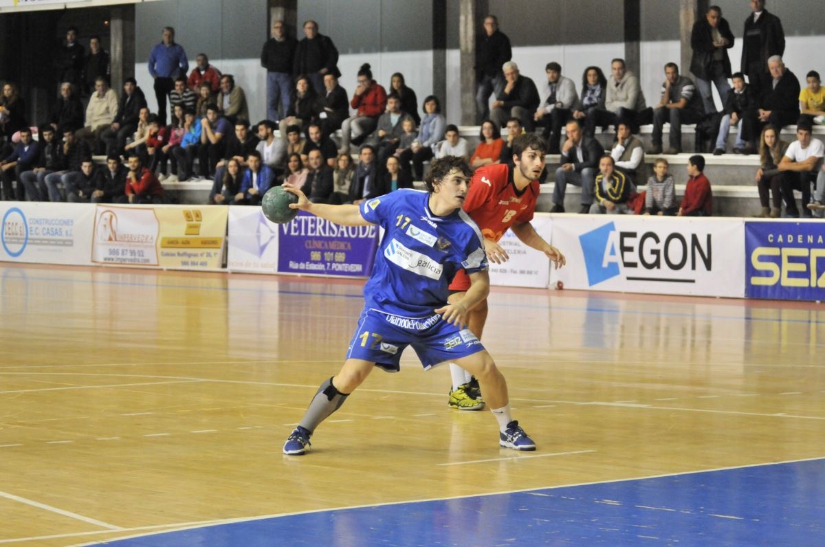 Carlos García en el partido entre Teucro y Sinfín