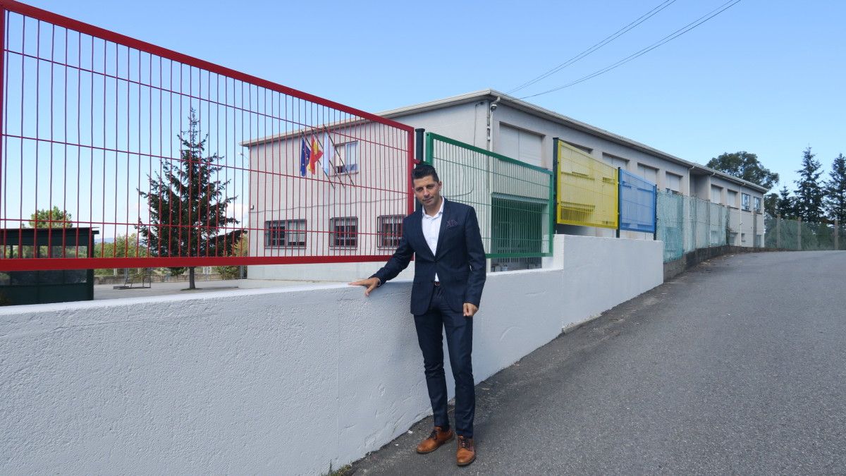 El alcalde Andrés Díaz ante el Colegio de A Reigosa
