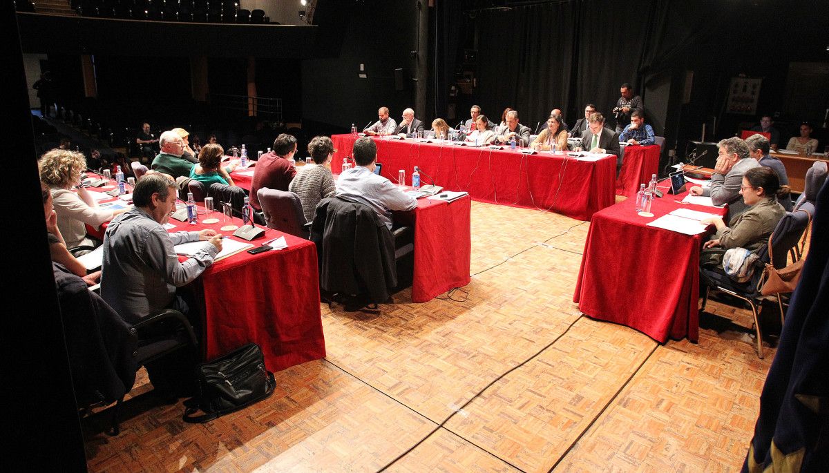 Pleno municipal en el Teatro Principal de Pontevedra