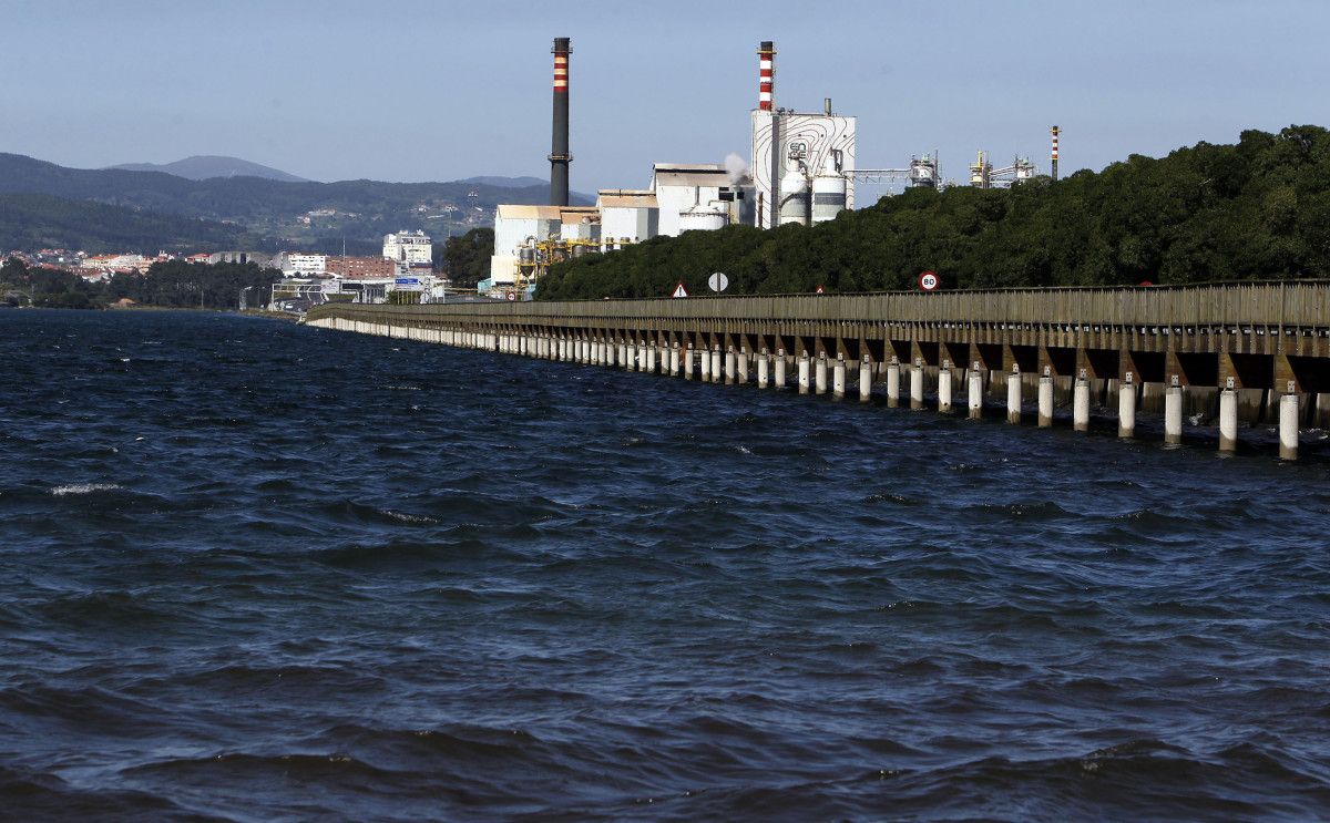 Fábrica de ENCE en la ría de Pontevedra