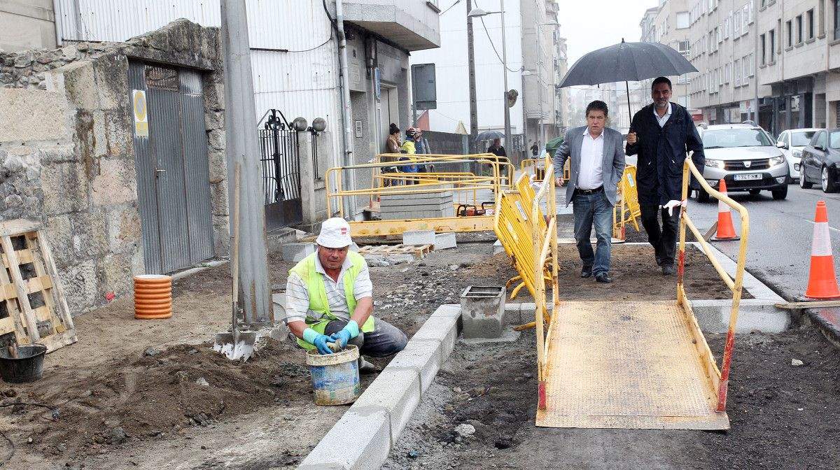 Visita de Lores ás obras da avenida de Vigo