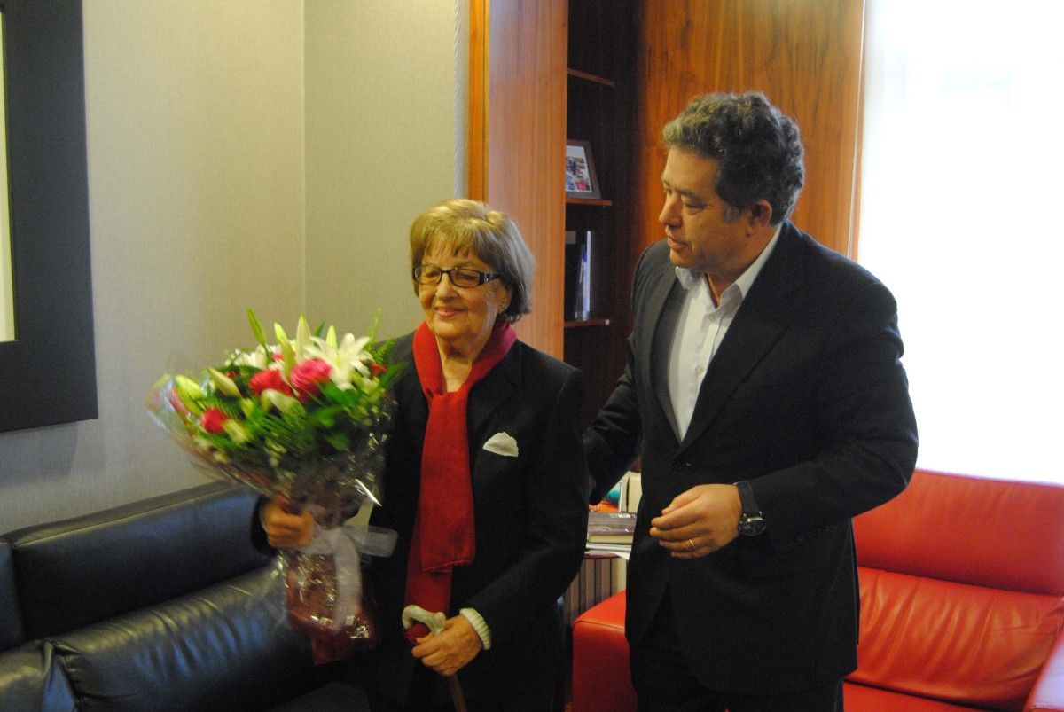 Esperanza Rosales fue recibida por el alcalde con motivo de su 102 cumpleaños