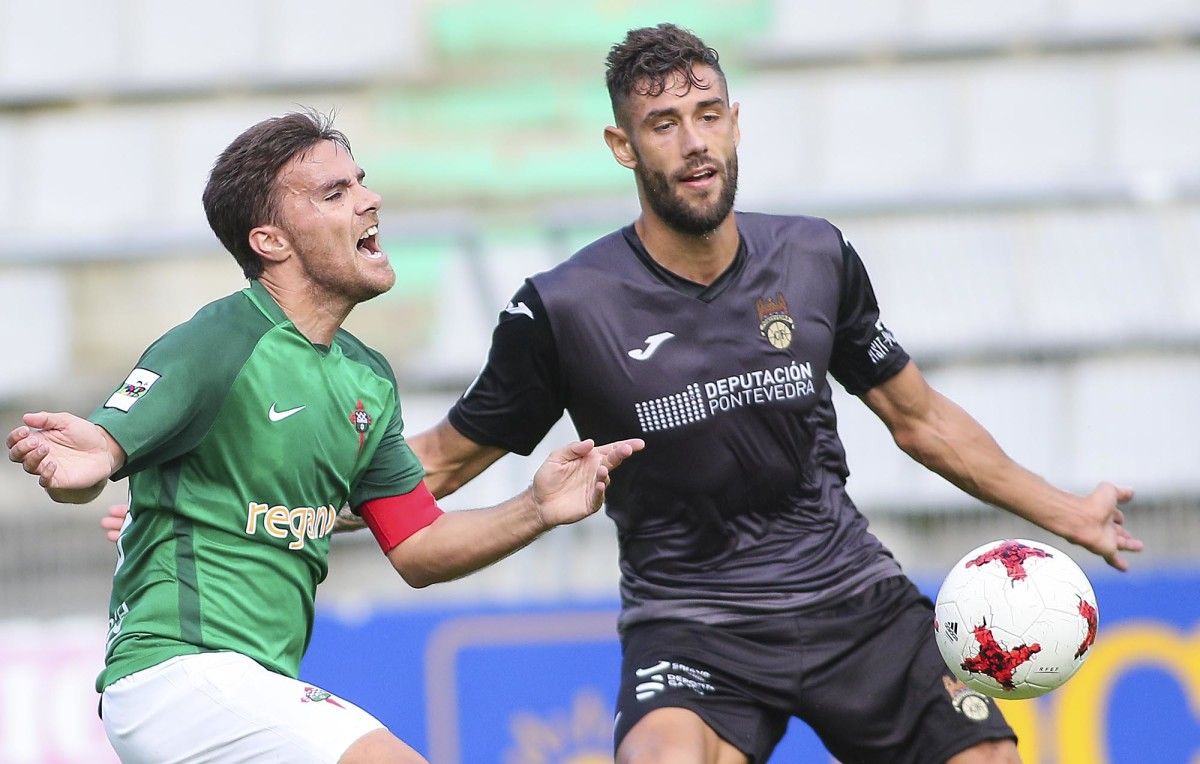 Adrián León, en el partido entre Racing de Ferrol y Pontevedra