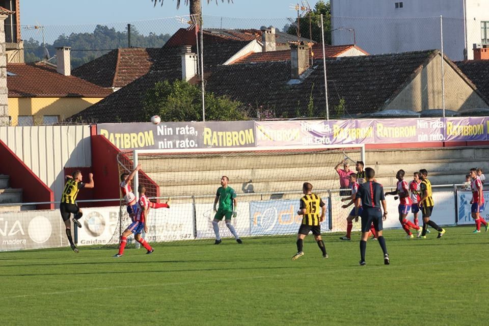 Partido entre Arosa e Ribadumia na Lomba