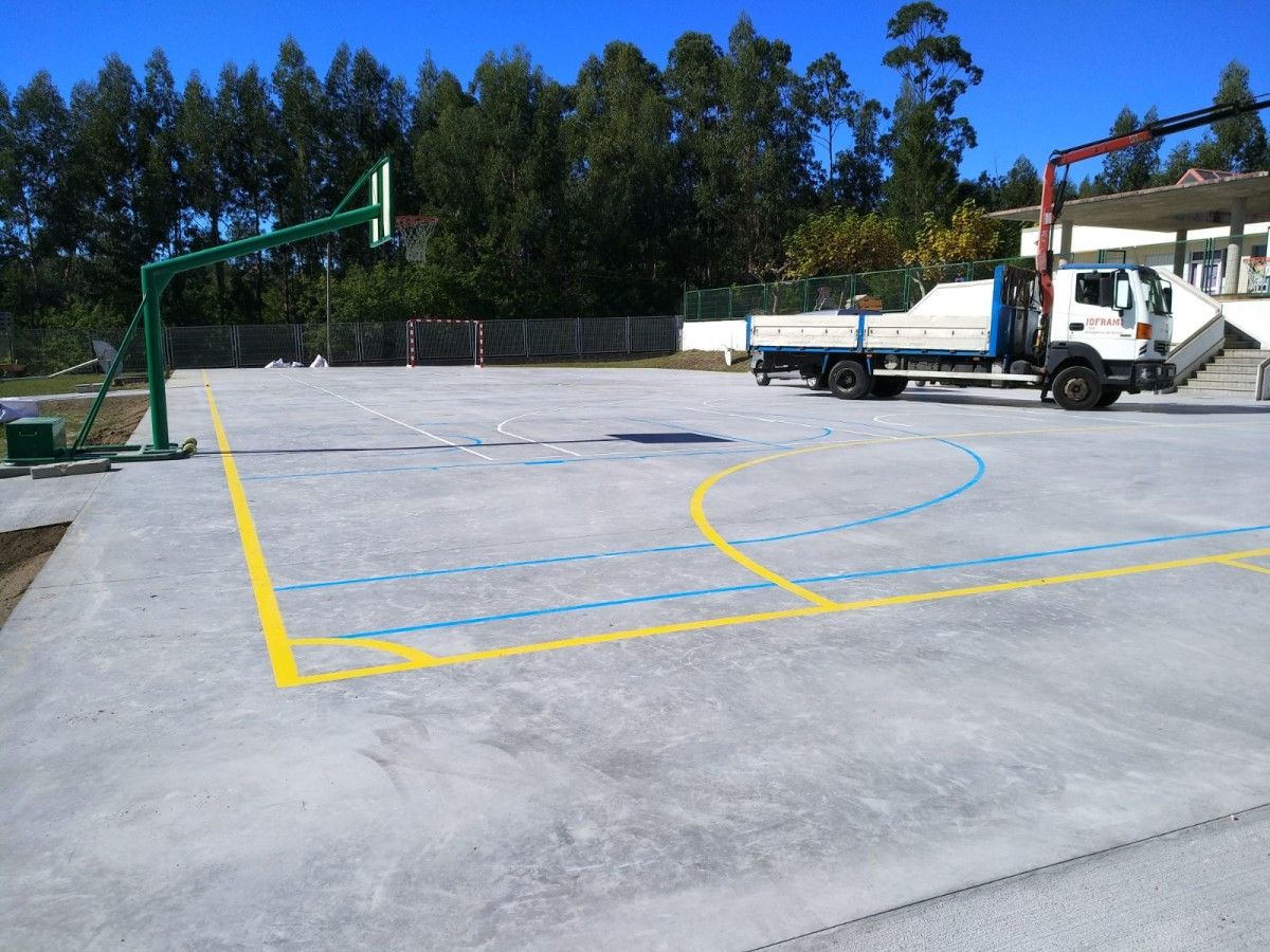 Traballos de mellora da pista do CEIP A Florida