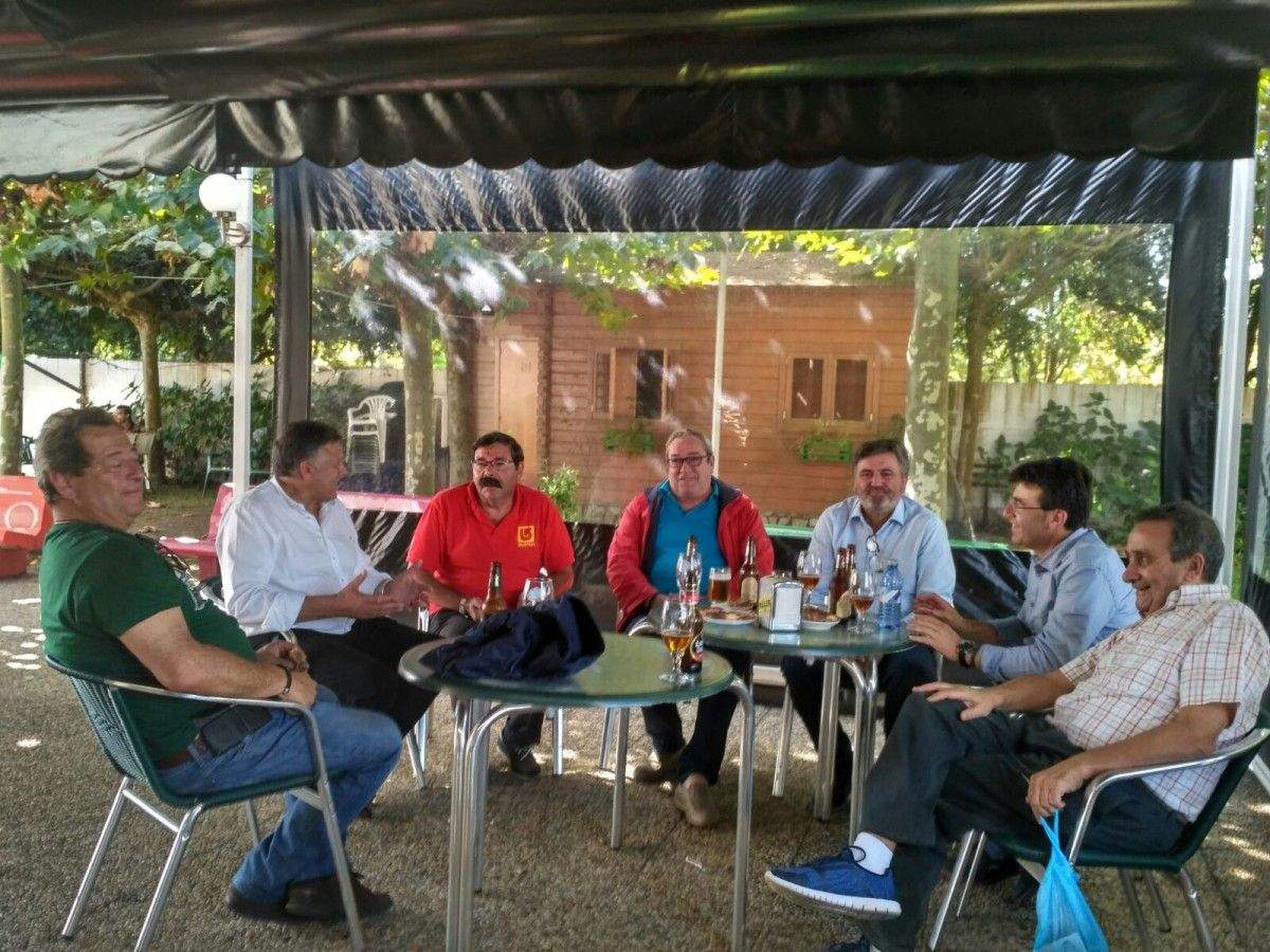 O alcalde de Sanxenxo cos veciños da Carabuxeira