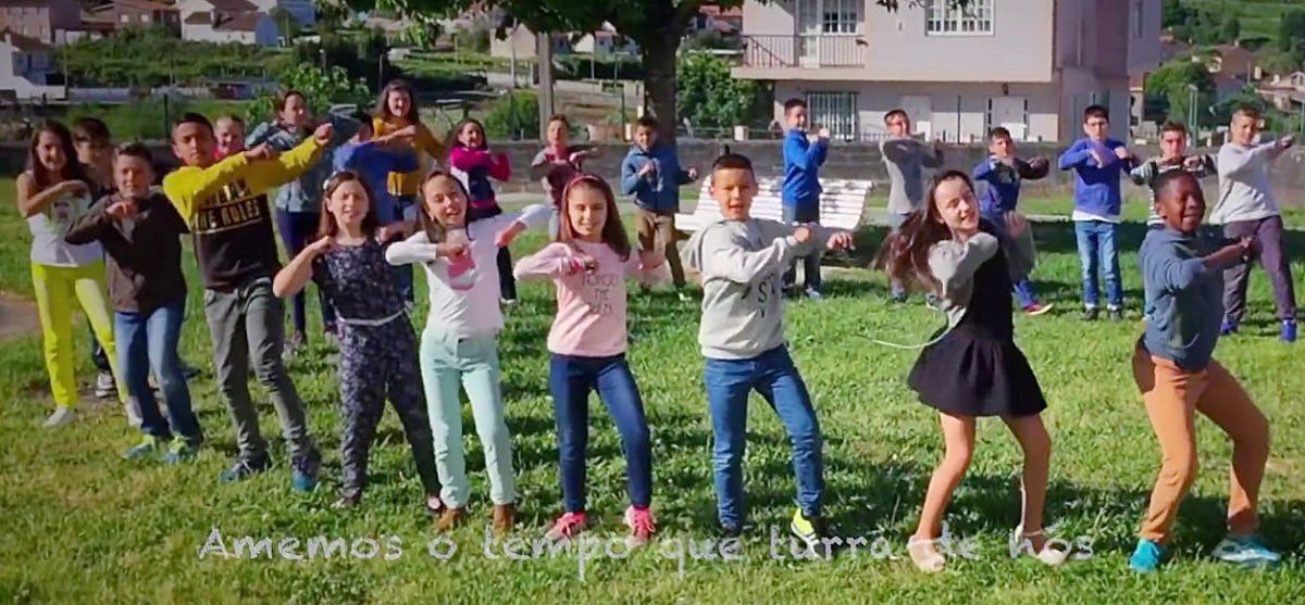 El Carballal presentó el "Casares-Tón", un videoclip a ritmo de "regueaton" para el poema "Amemos" de Carlos Casares