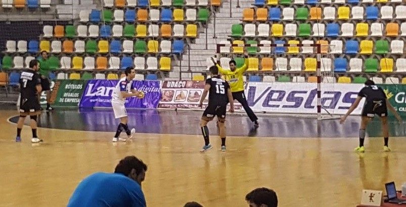 Partido entre Alarcos Ciudad Real e Cisne no Quijote Arena