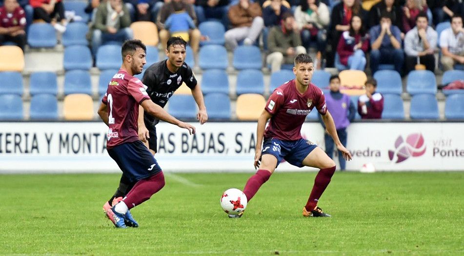 Miguel e Goldar no partido entre Pontevedra e SS de los Reyes
