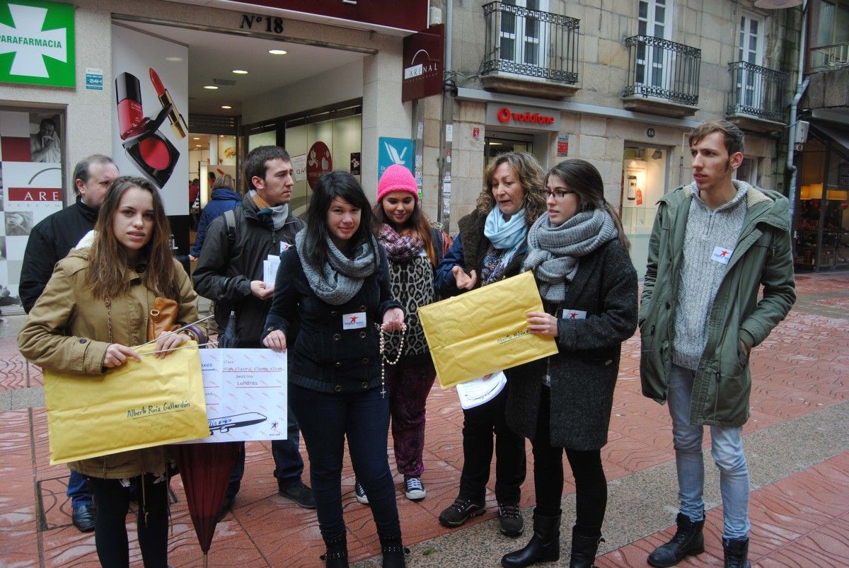 Acto de Galiza Nova en defensa del derecho al aborto, delante de la Oficina de Correos