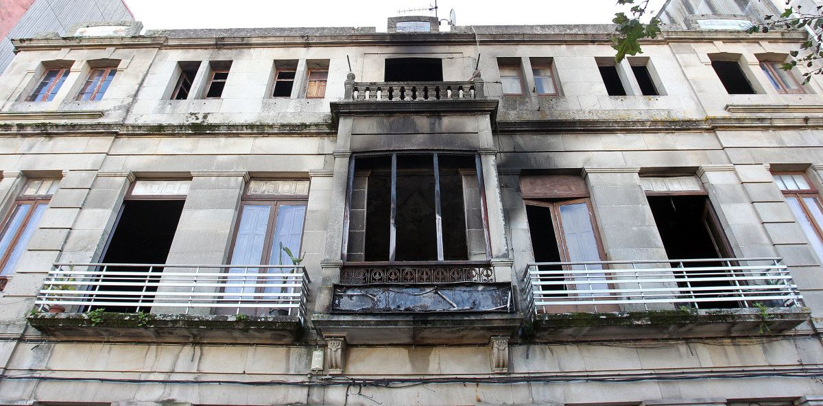 Incendio en el edificio del antiguo Liceo de Estribela