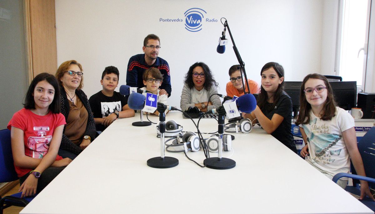 Unha representación do CEIP O Carballal compartiron as Conversas na Ferrería de PontevedraViva Radio