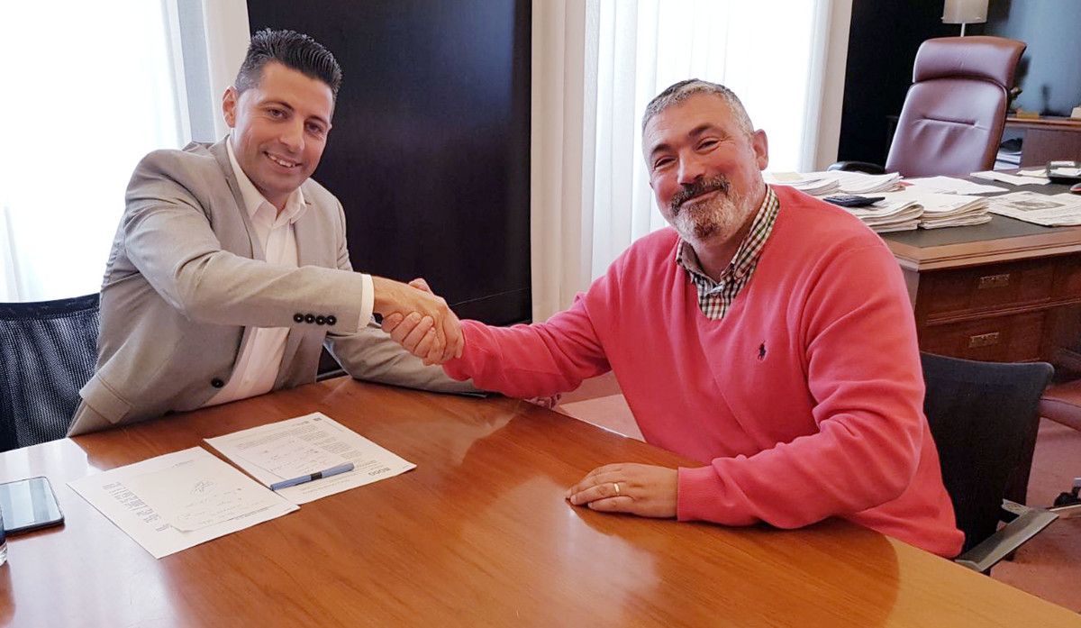 Andrés Diaz e o delegado comercial de Mapfre en Ponte Caldelas, Carlos García