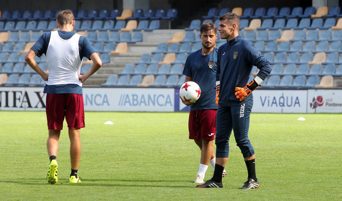 Entrenamiento del Pontevedra en Pasarón