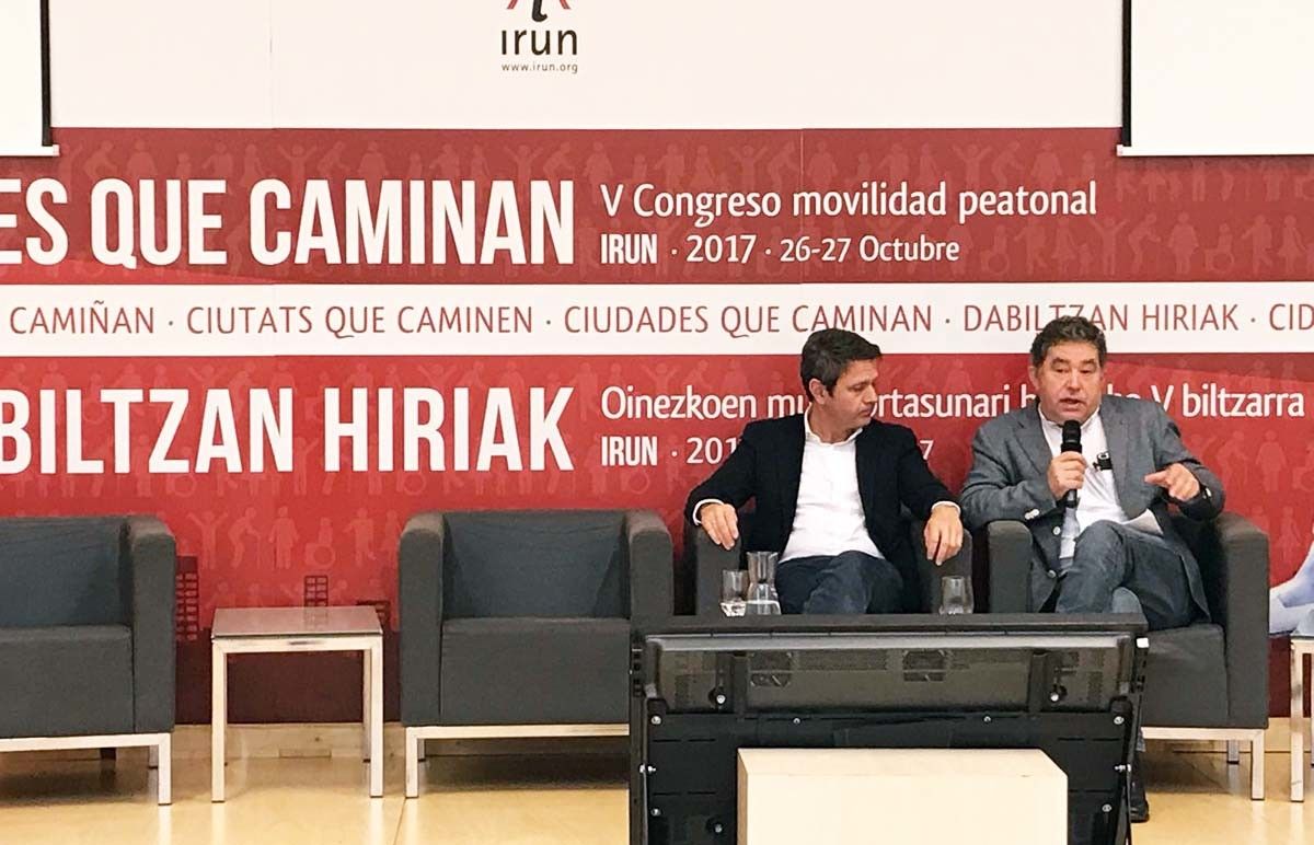 Lores, no congreso Cidades que Camiñan celebrado en Irún