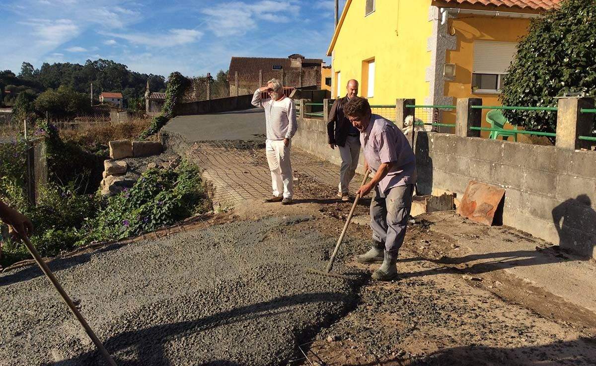 Obras no Camiño de Laxes, en Beluso
