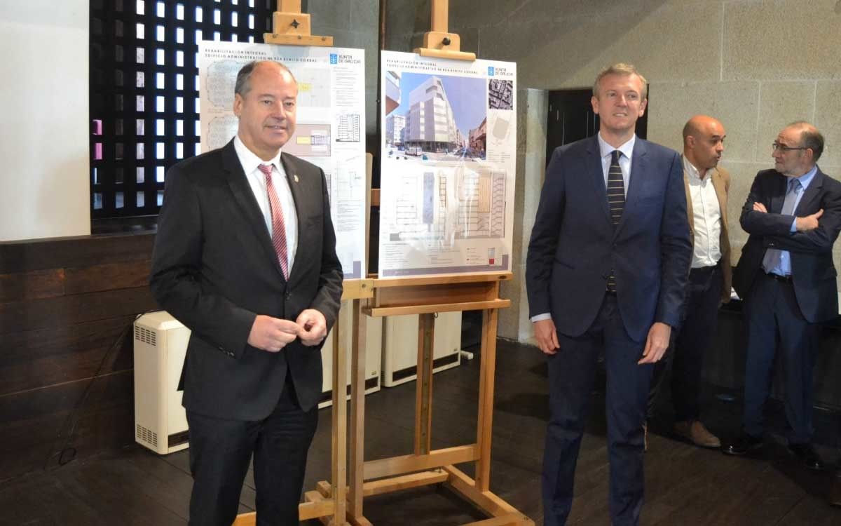 Alfonso Rueda y Salustiano Mato, rector de la Universidad de Vigo