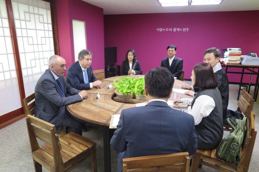Firma del convenio de colaboración entre Pontevedra y Jeonju 