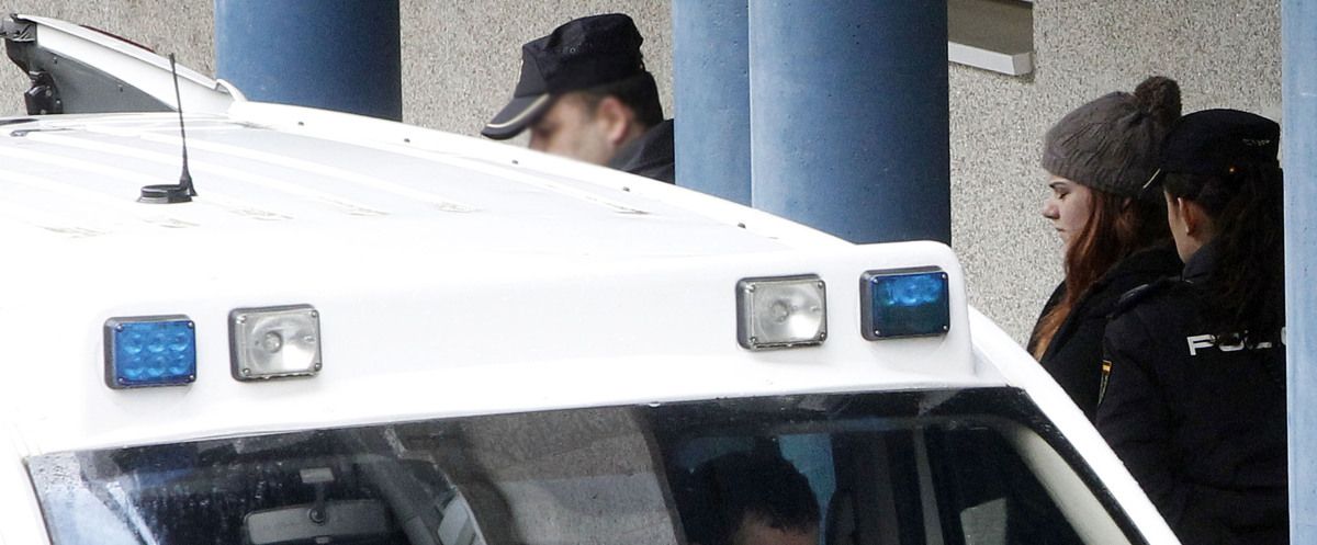 Rocío G.G., detenida por el crimen de Chancelas, a su salida del juzgado