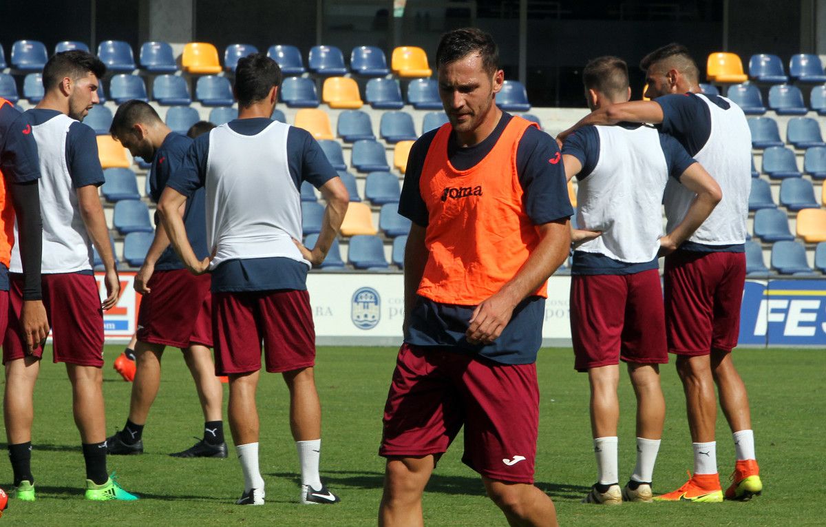 David Añón, durante un adestramento do Pontevedra en Pasarón