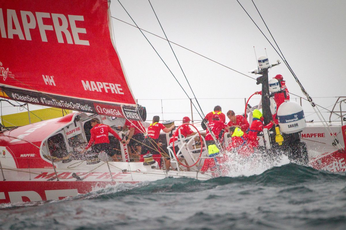 El Mapfre, en la regata costera de la Volvo Ocean Race en Lisboa