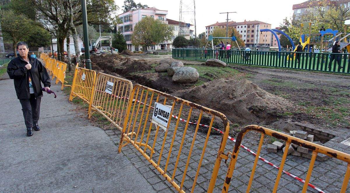 Concentración veciñal de protesta contra composteiros preto do parque infantil de Monte Porreiro