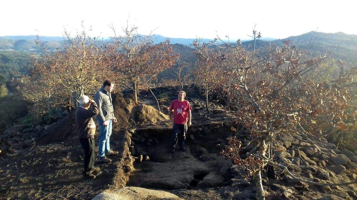 Visita de Jorge Cubela al Castro de Famelga