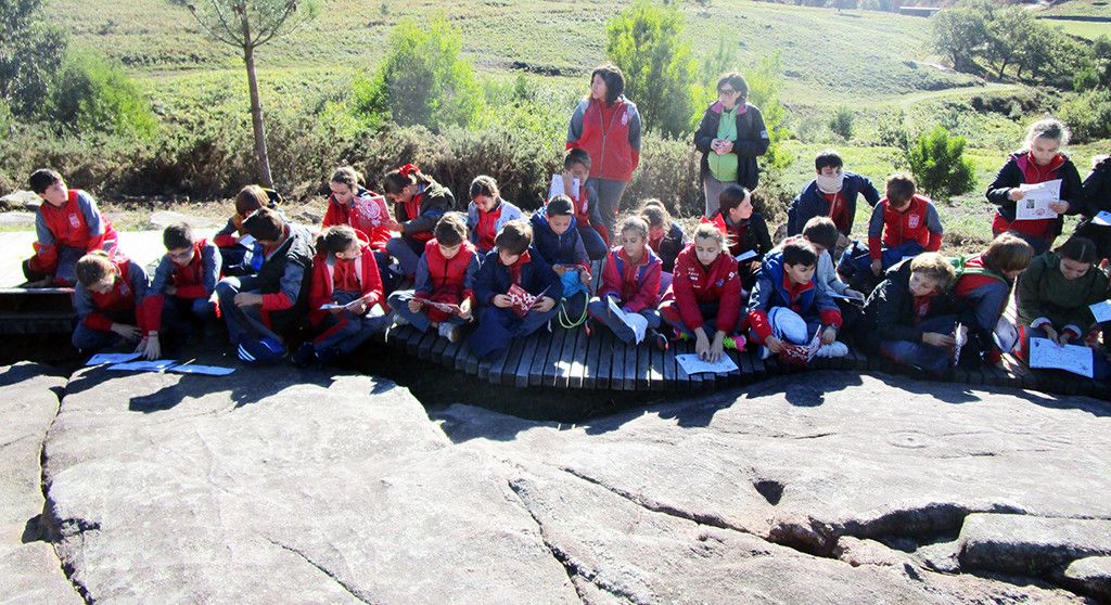Visita do colexio San José a área arqueolóxica de Tourón Visita do colexio San José a área arqueolóxica de Tourón