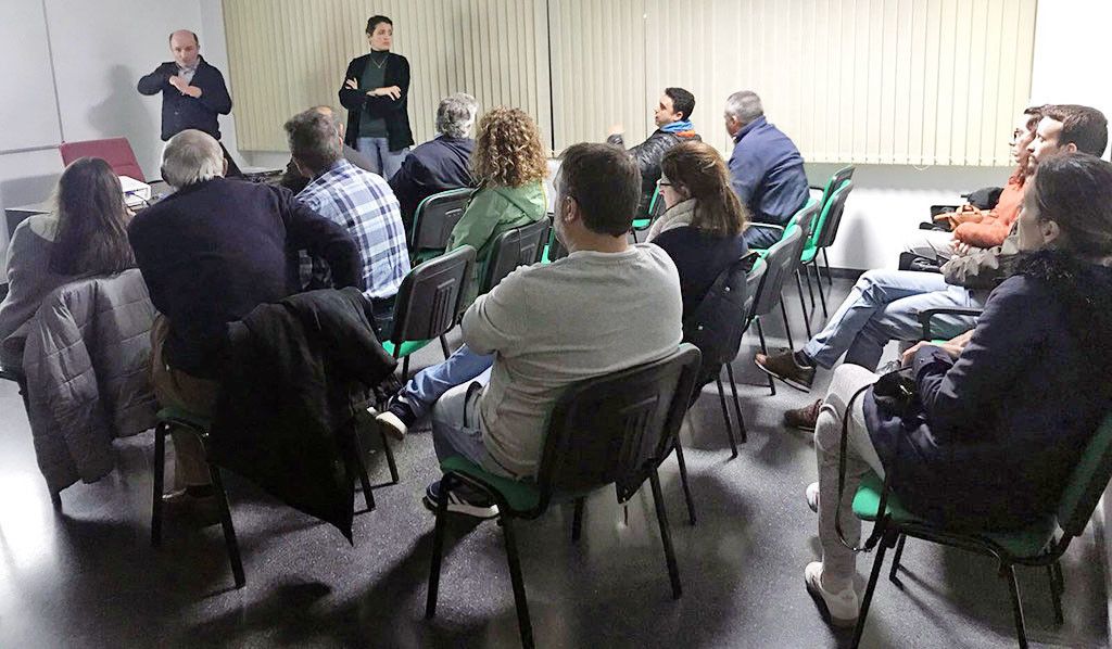 Reunión de Rodríguez Búa con los vecinos para hablar del proyecto de la PO-308