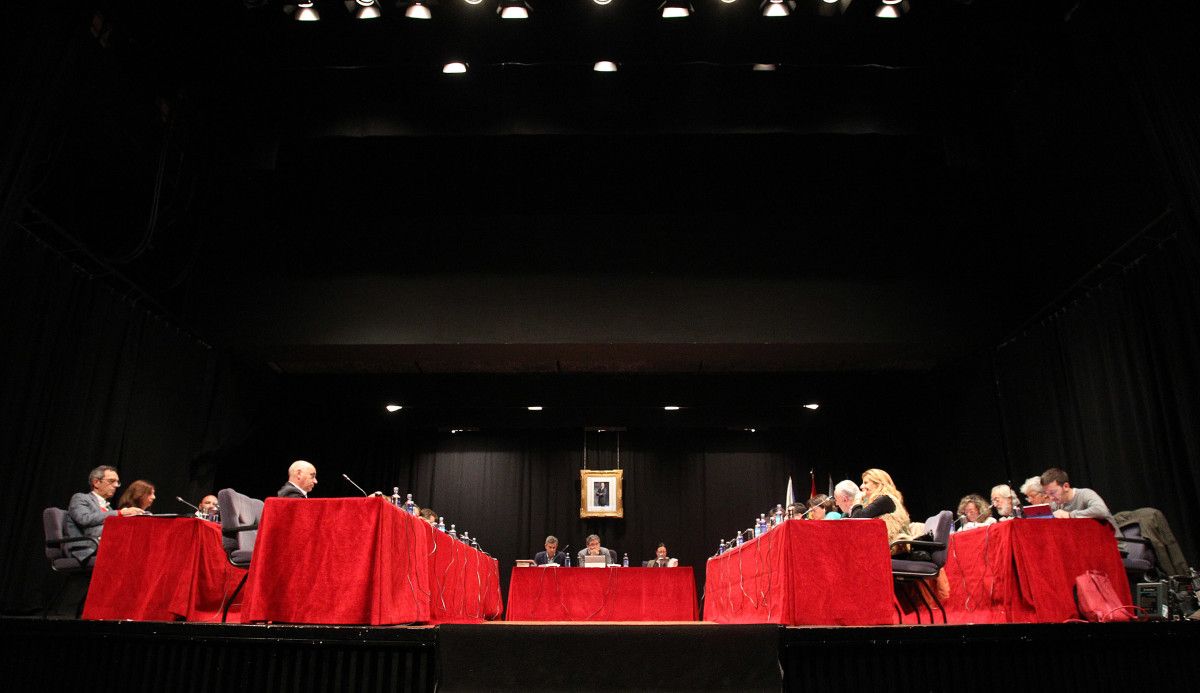 Pleno municipal en el Teatro Principal de Pontevedra