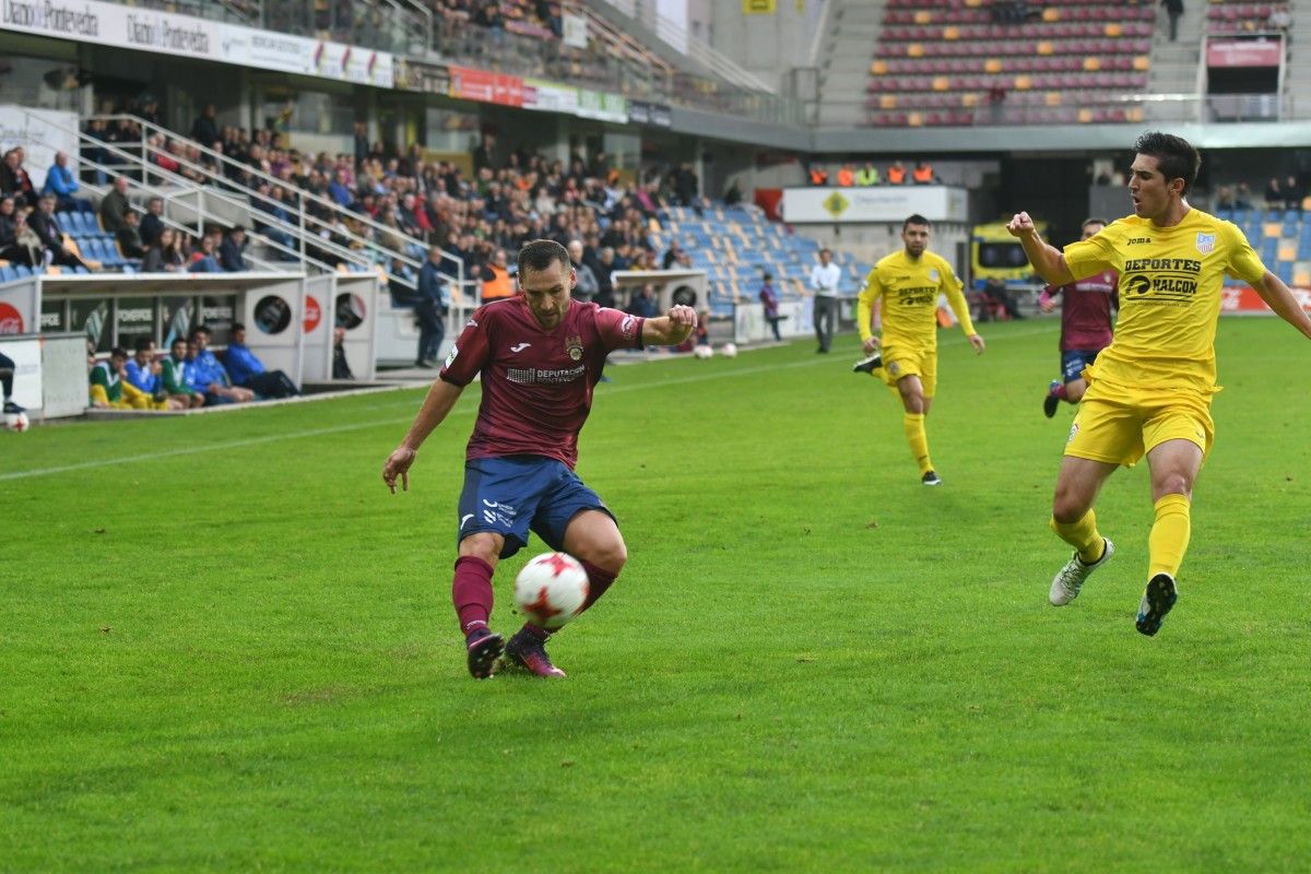 Partido entre Pontevedra e Navalcarnero en Pasarón