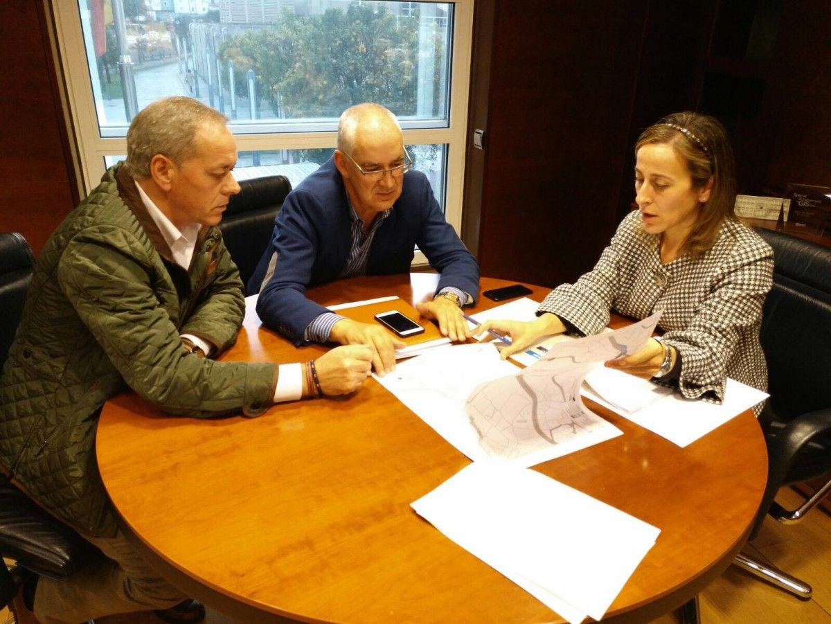 O alcalde da Lama, Jorge Canda, reunido coa conselleira de Infraestruturas Ethel Vázquez