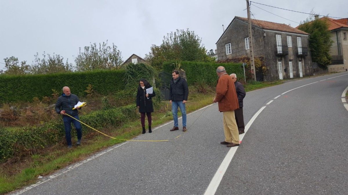 Replanteo previo ao inicio das obras na estrada PO-234