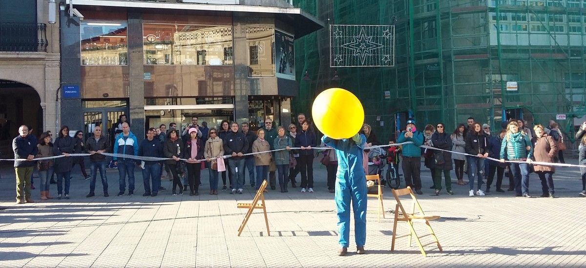 Performance de Ana Matey no acto de 'Violencia Zero' na Peregrina