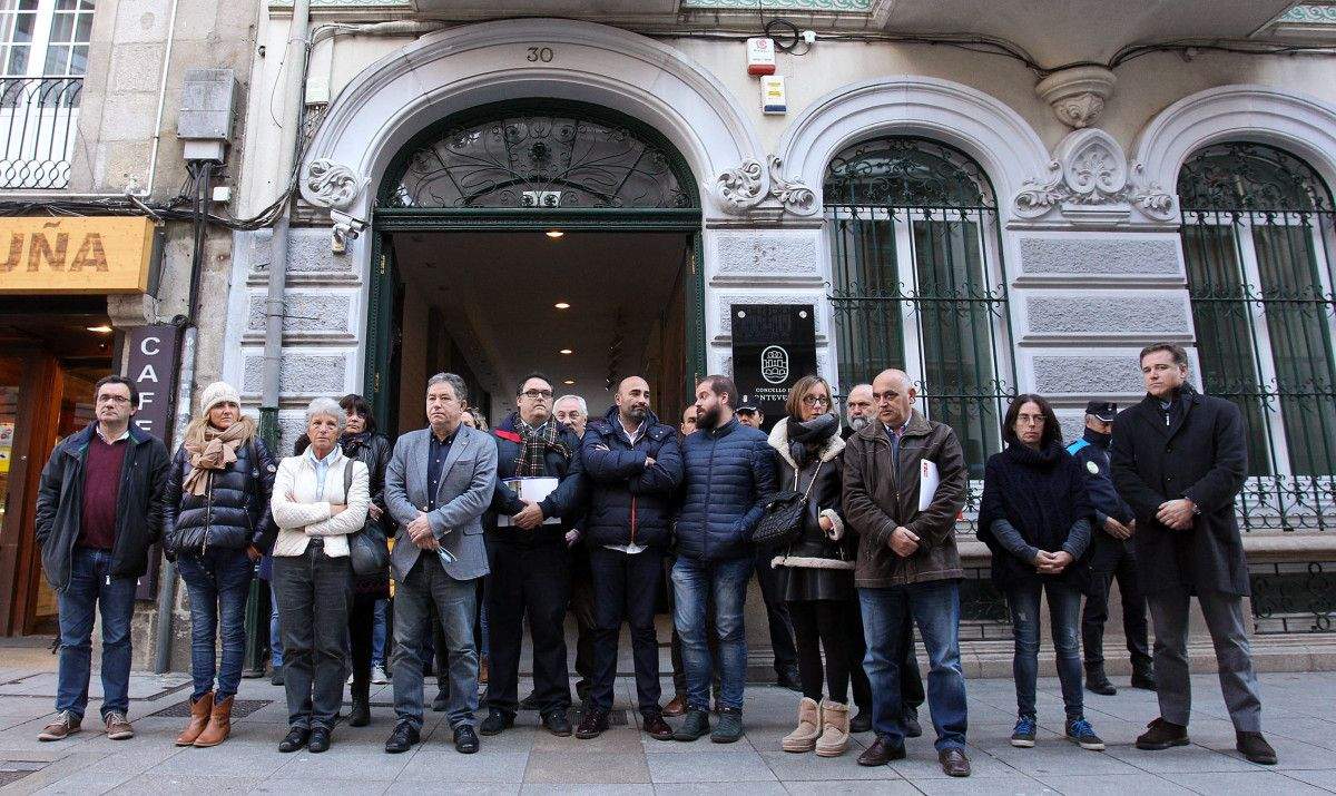 Minuto de silencio ante o Concello polo atentado terrorista en Exipto