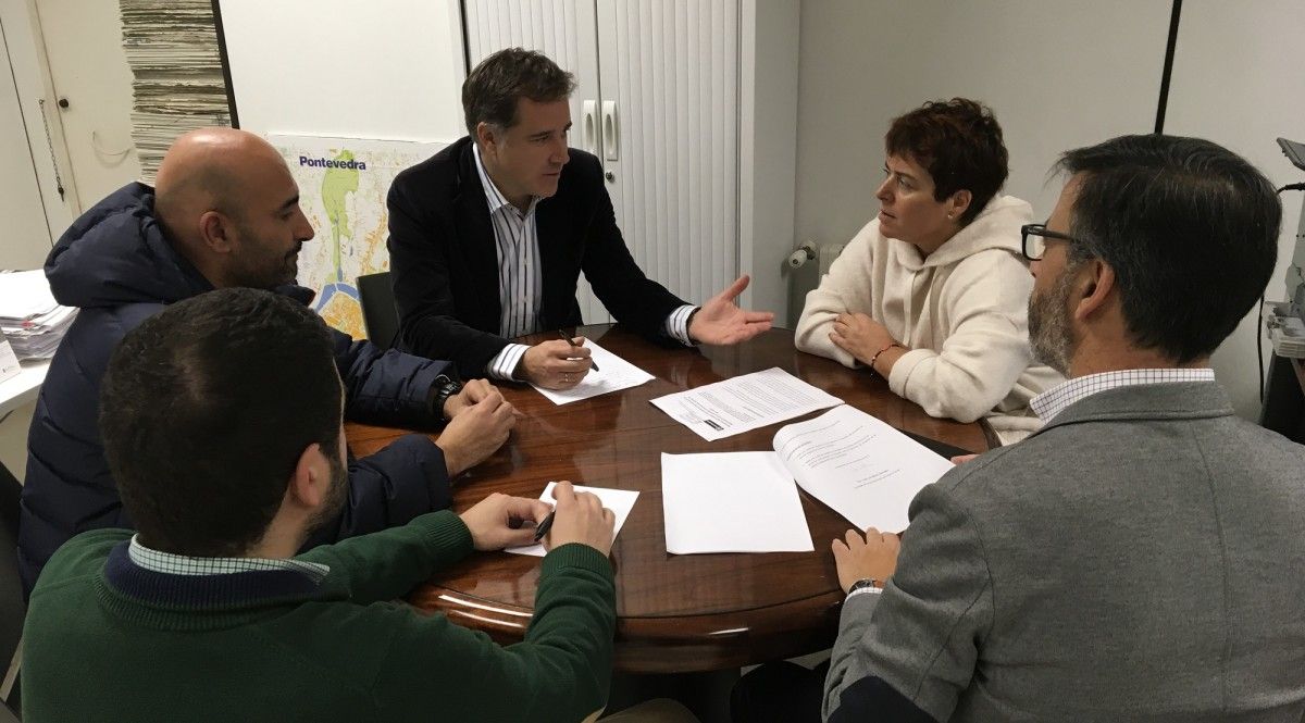 Reunión do PP con representantes da asociación Mollabao Si