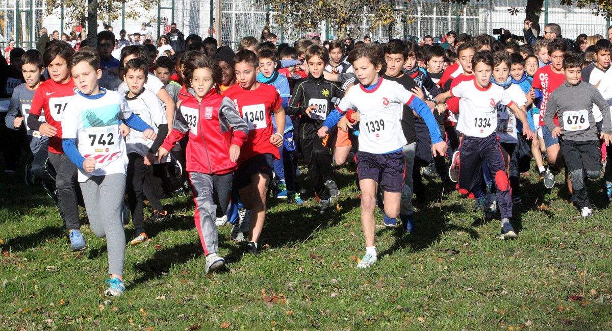 Campeonato zonal de cross escolar en la Illa das Esculturas