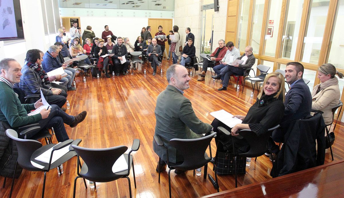 Reunión cos 25 alcaldes e alcaldesas dos concellos de menos de 20.000 habitantes que se beneficiarán do Plan de Reequilibrio