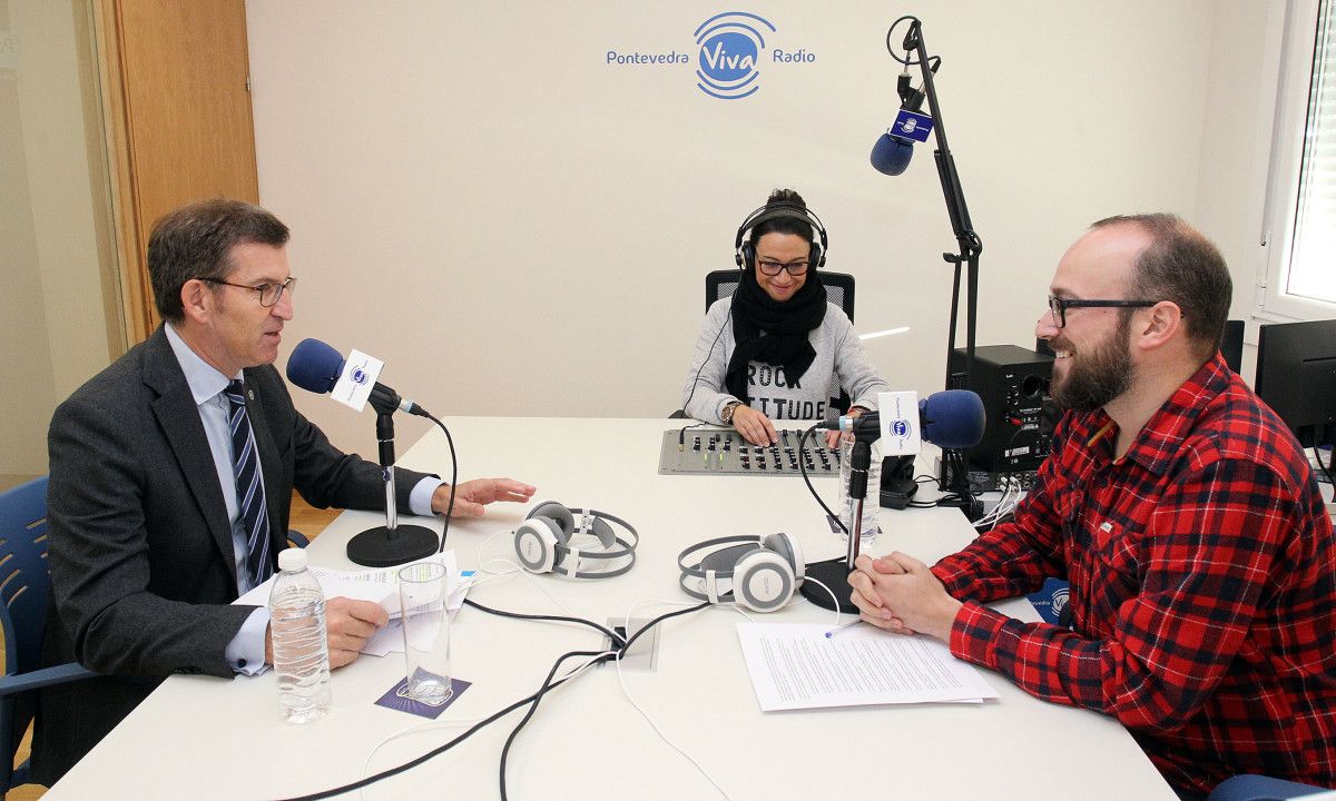 Alberto Núñez Feijóo, na entrevista en PontevedraViva Radio
